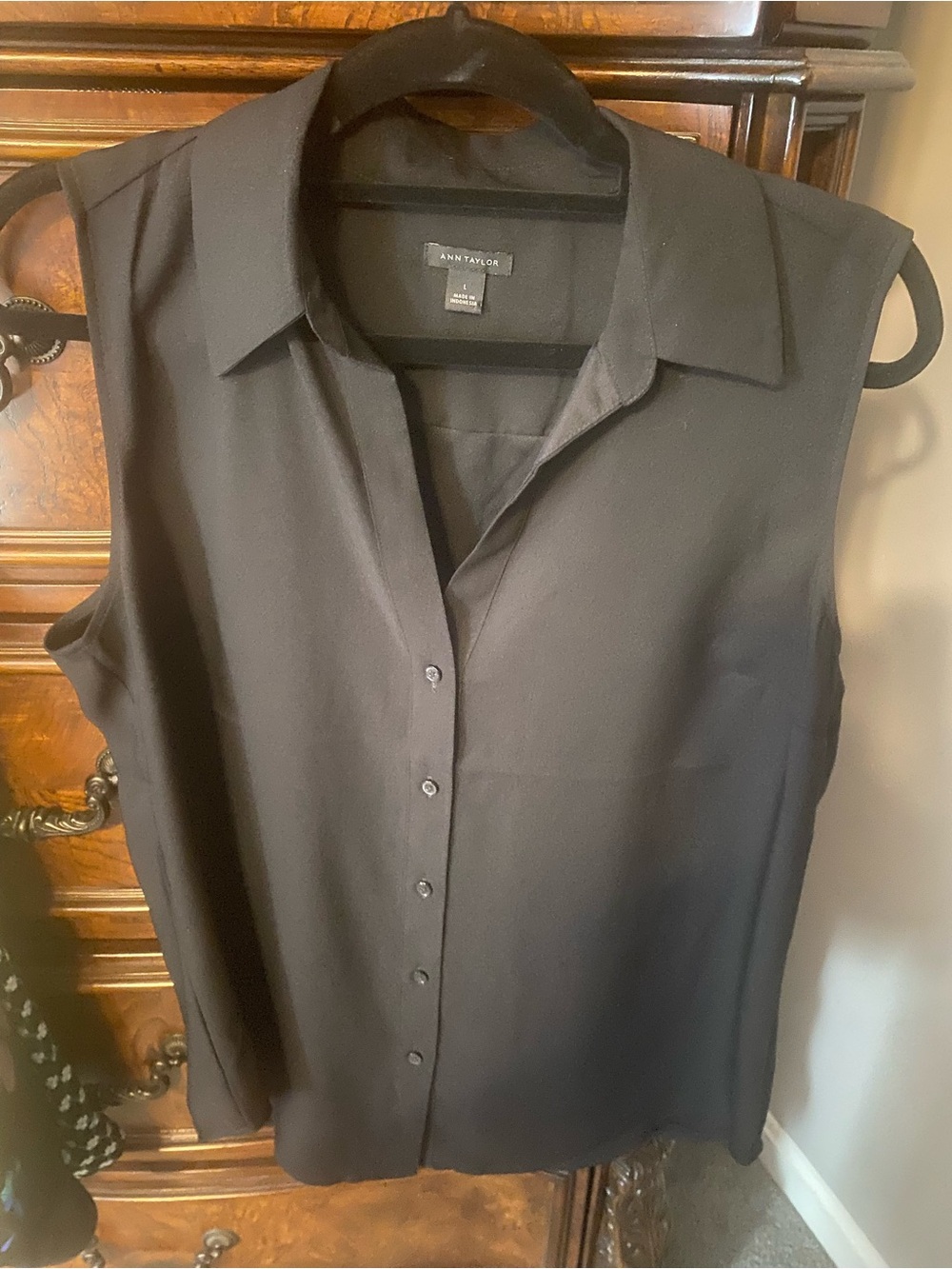 Ann Taylor black sleeveless essential blouse